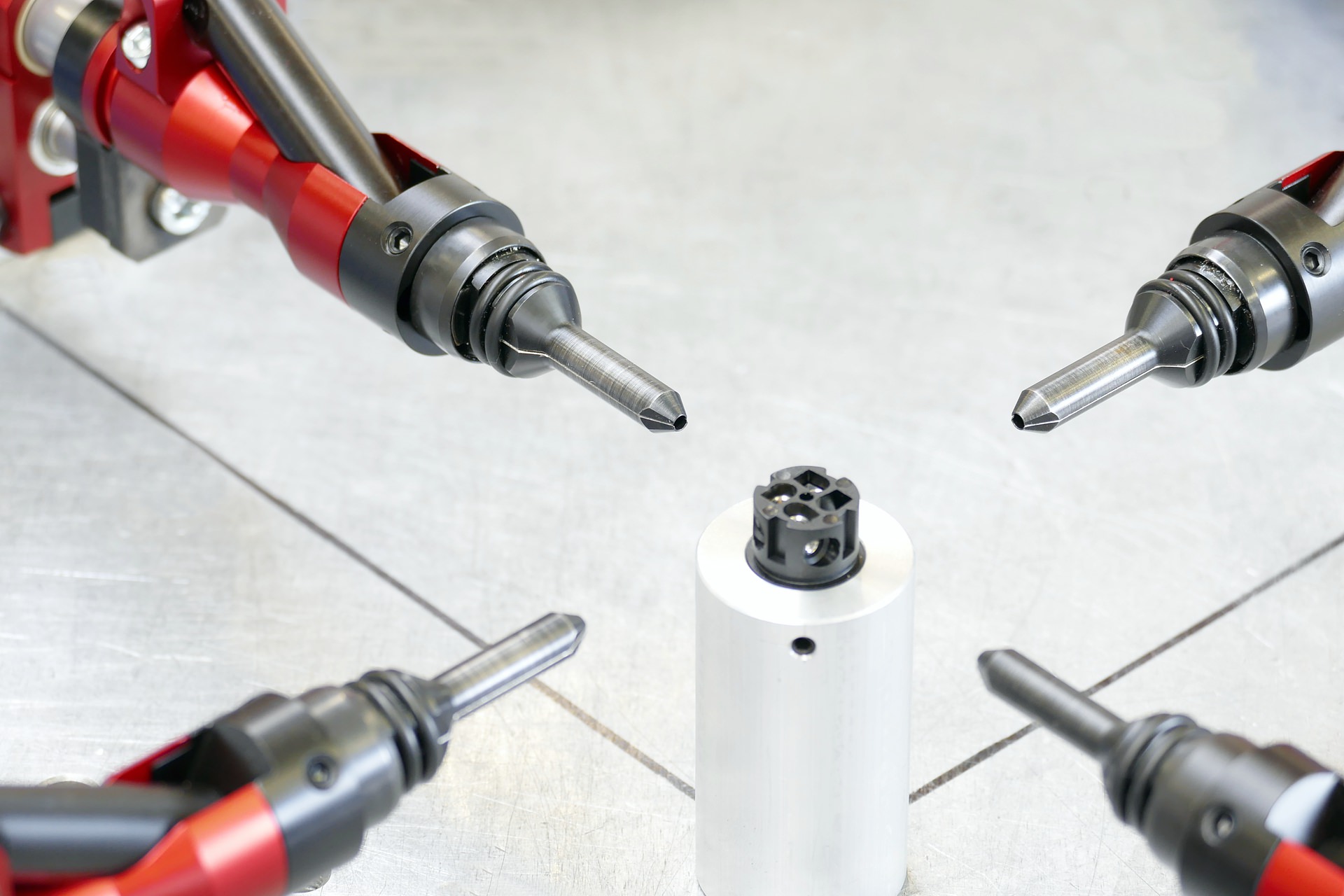 4-side insert tightening in 2.0 s—robot autofeed, PLC-led sequencing, closed-loop monitoring & traceability